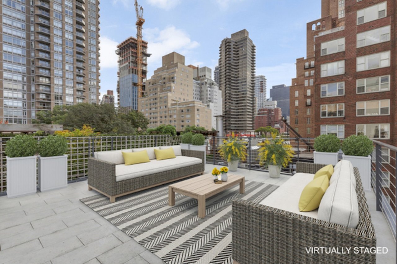 162 E 64th St