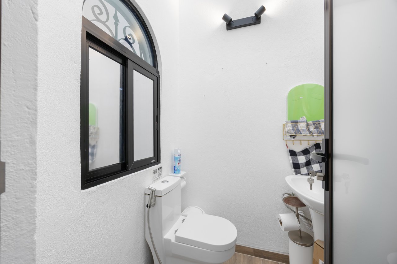 Casa Brillante & Casita Cinco Playas | Modern Home with Guest Casita, Pool & Mountain Views in Huacas