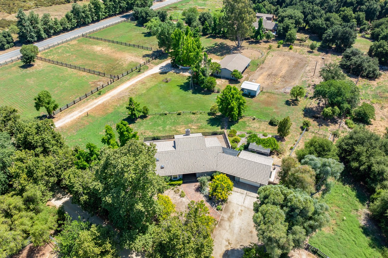 37797 Calle De Lobo