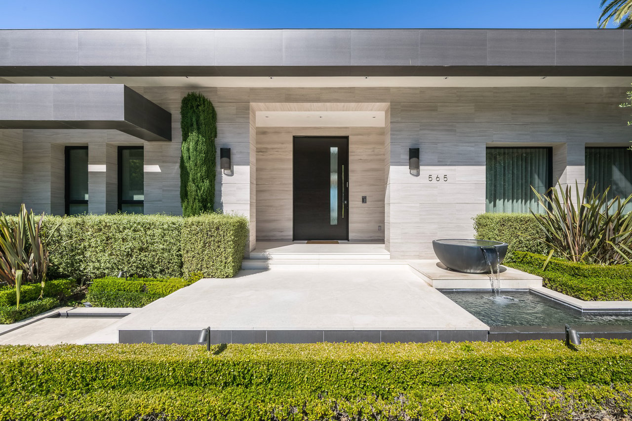 565 Evelyn Pl
