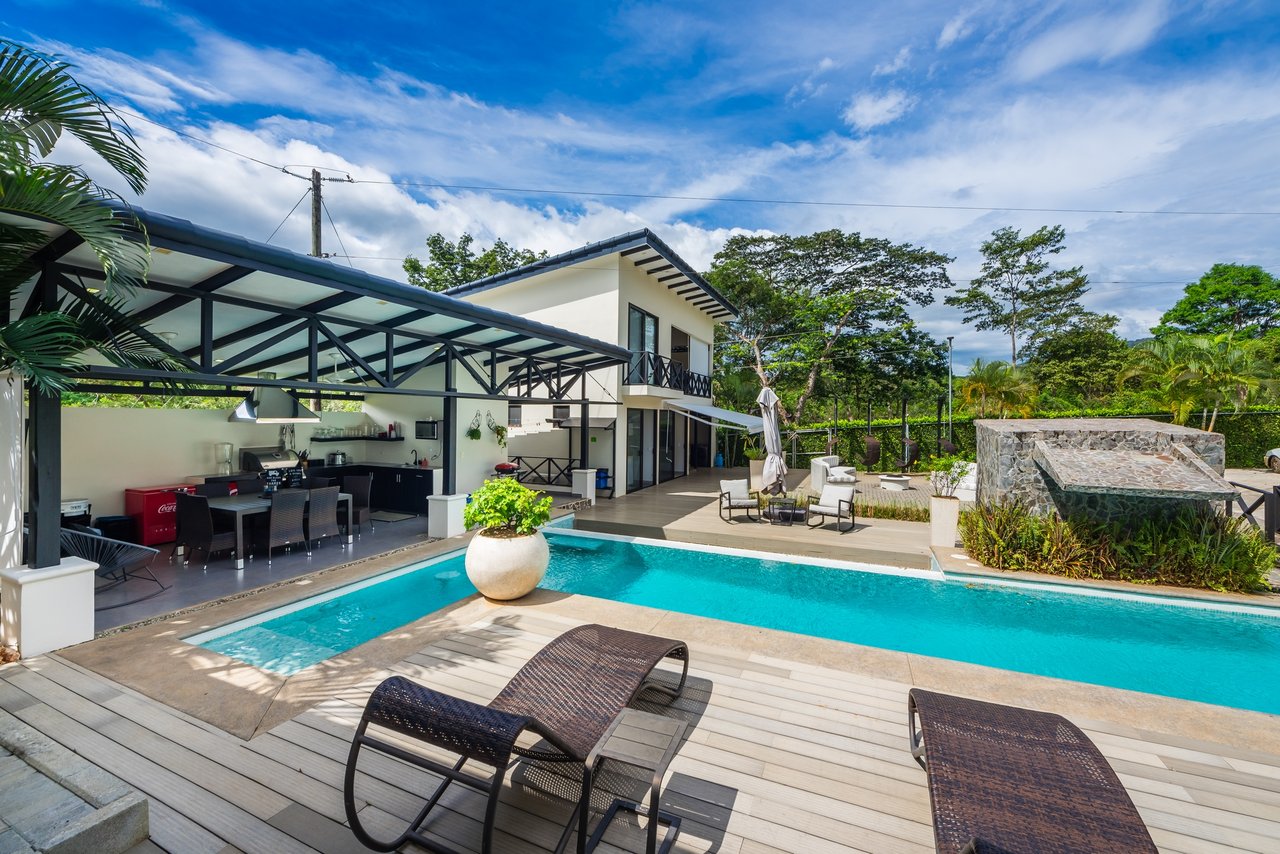 Casa Cielo | Luxurious Multifunctional Estate with Main House, Apartments, and Pool in Guanacaste!