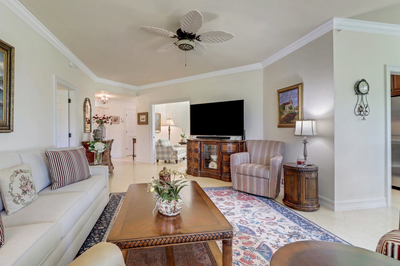 97 Silver Oaks CIR # 2101