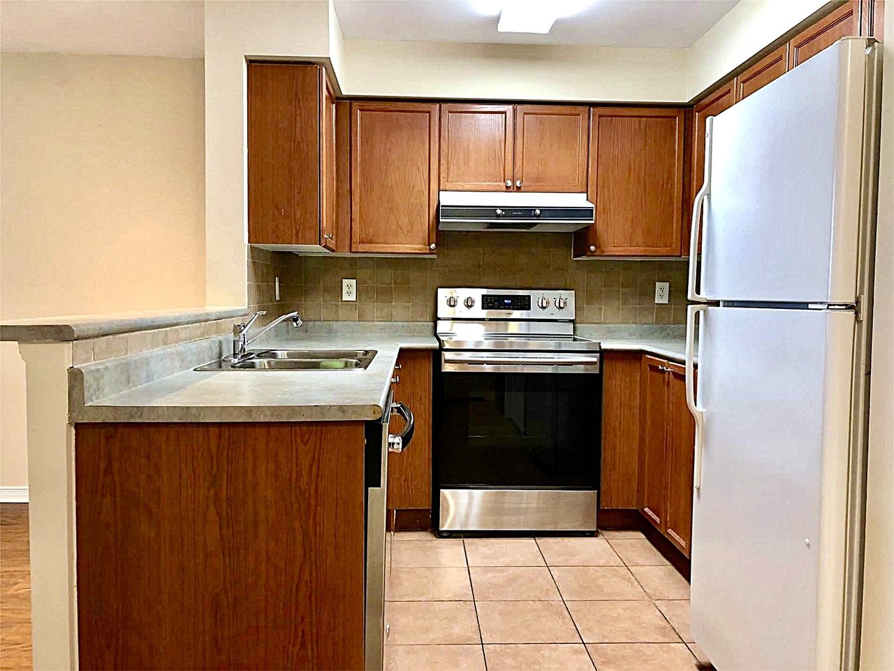 39 Oneida Crescent PH6