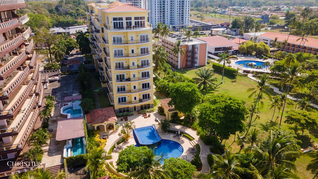 Elegant Oceanfront Living in Jacó – 2-Bedroom Condo at Acqua Residences