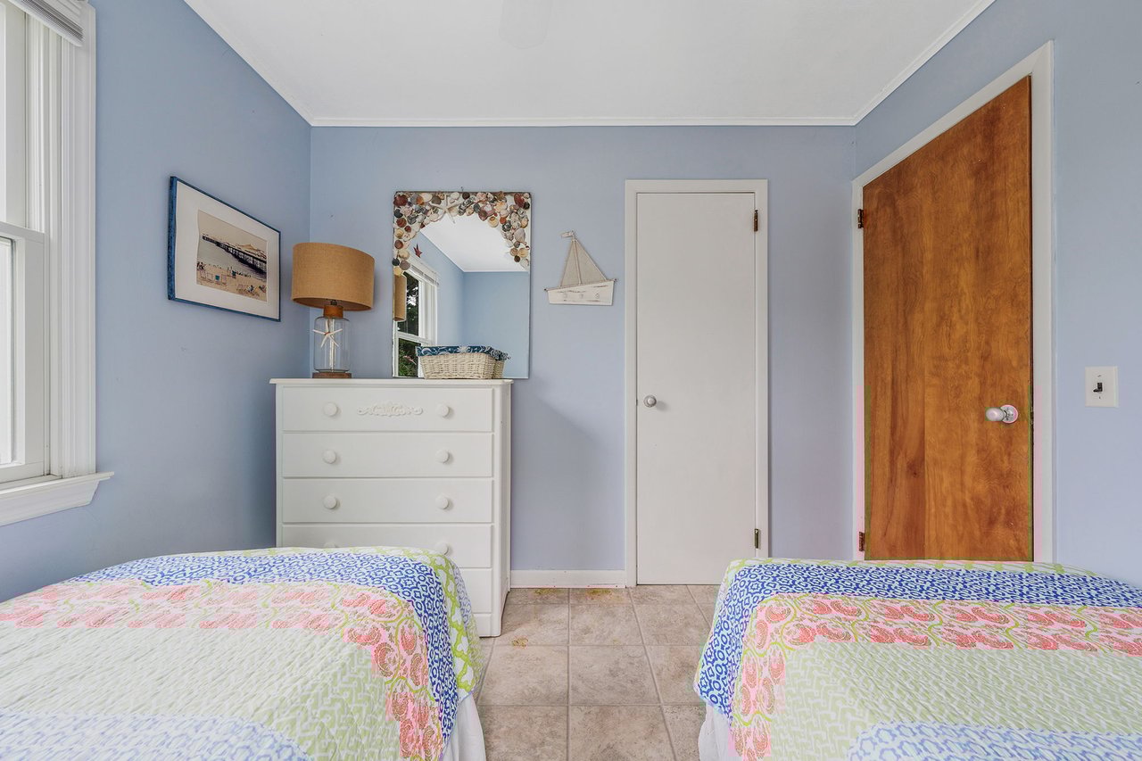 38 W Lighthouse Walk