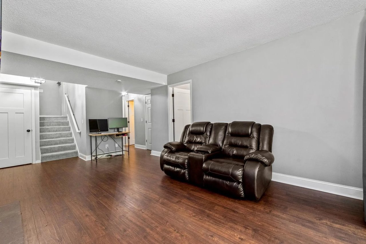 172 River Woods Ln