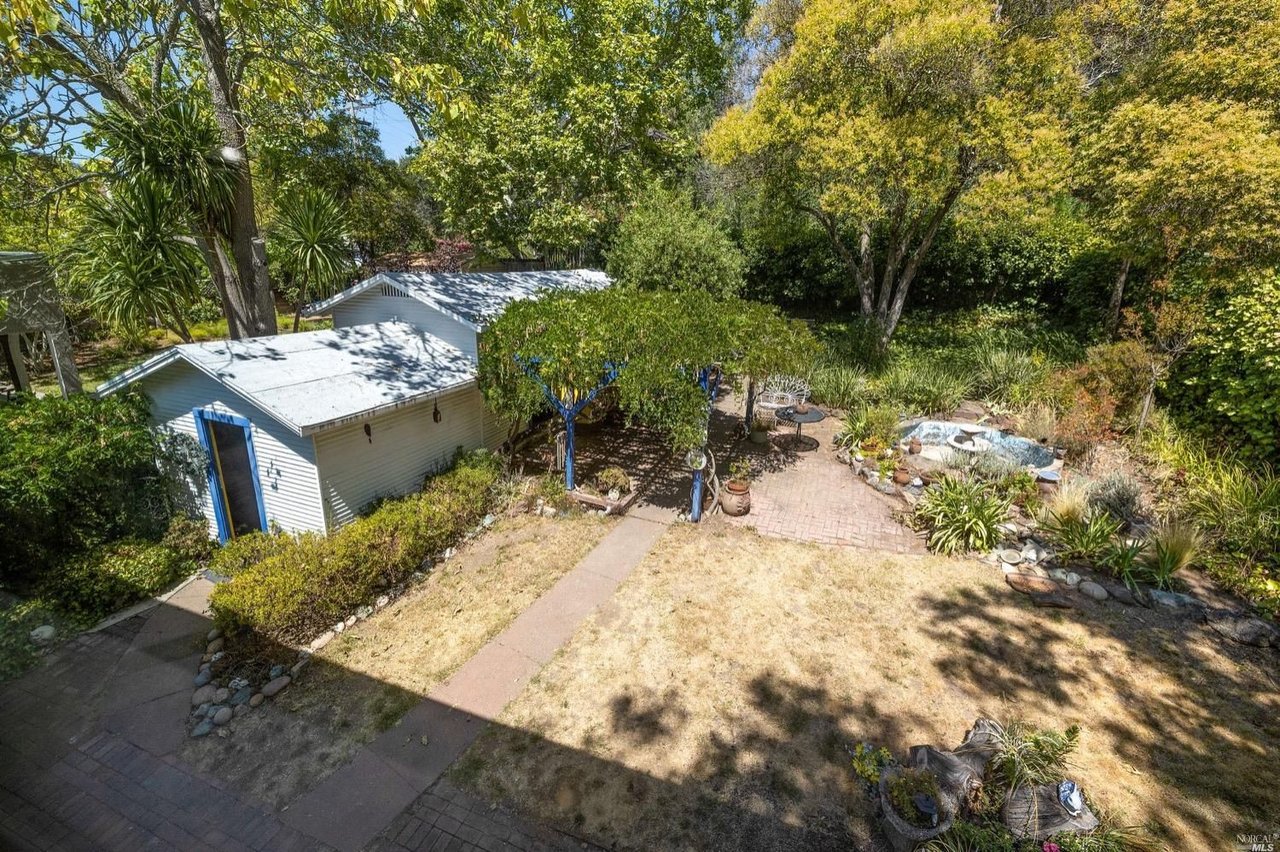 1132 Sir Francis Drake Blvd