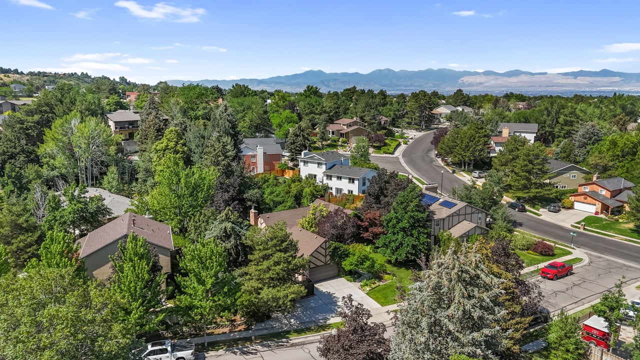 8916 S Cobble Crest Ln