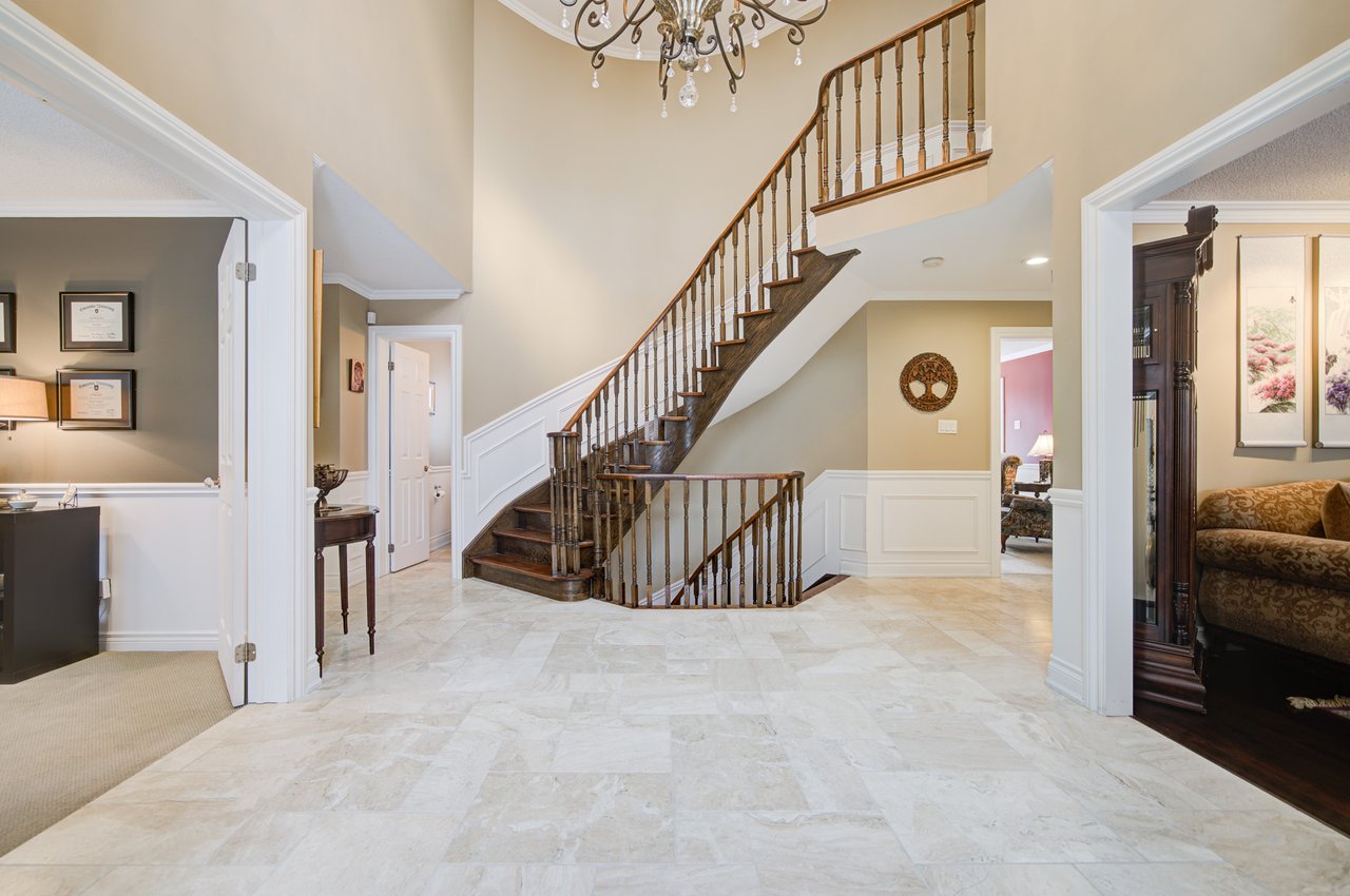 1296 Mapleridge Cres