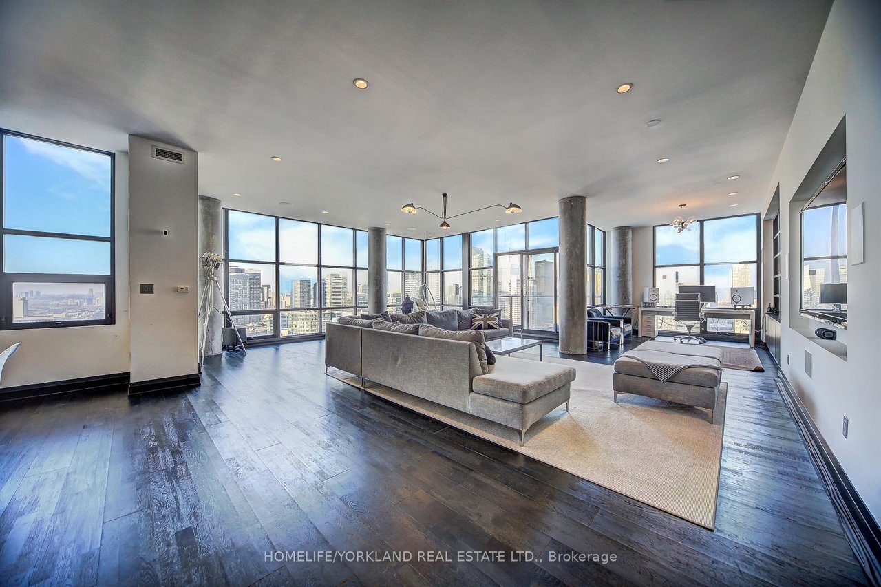 LUXURY DOWNTOWN LIVING