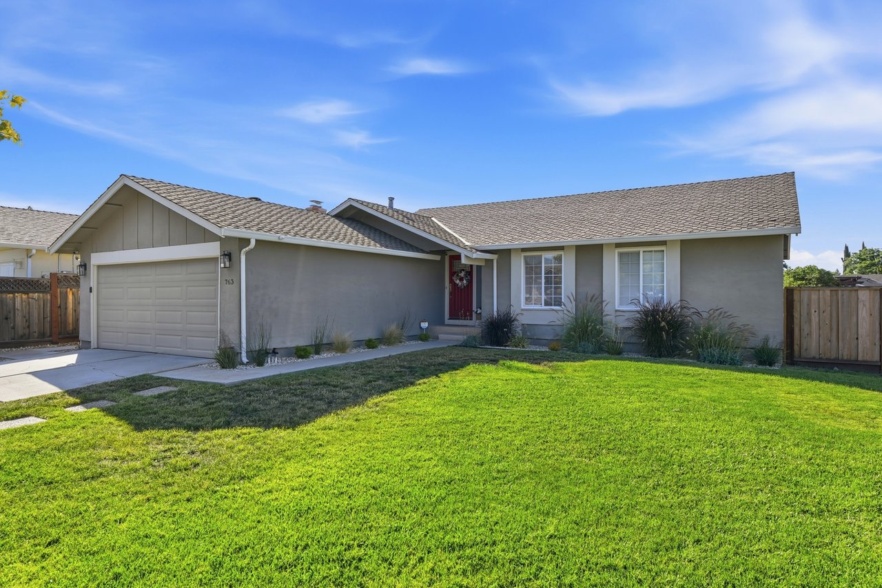 763 Stardust LN