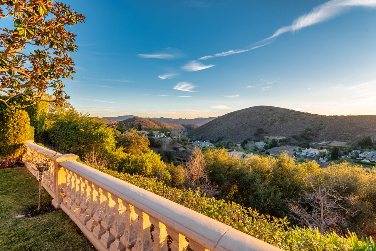 996 Vista Ridge Lane