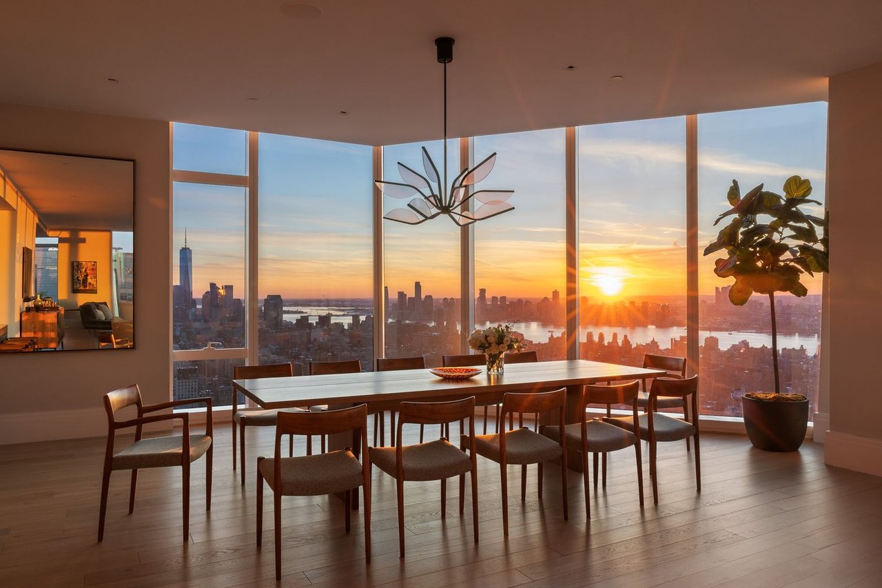 45 E 22nd St, Unit 52/53B Flatiron, NY 10010 - Approximately 5,900 square feet, this four bedroom, four and a half bath duplex is centrally situated in the Flatiron District that delivers iconic 360 degree views of New York City landmarks.