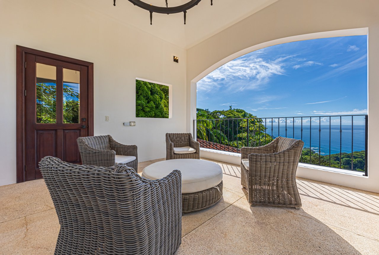 Nido Escondido, Playa Dominical