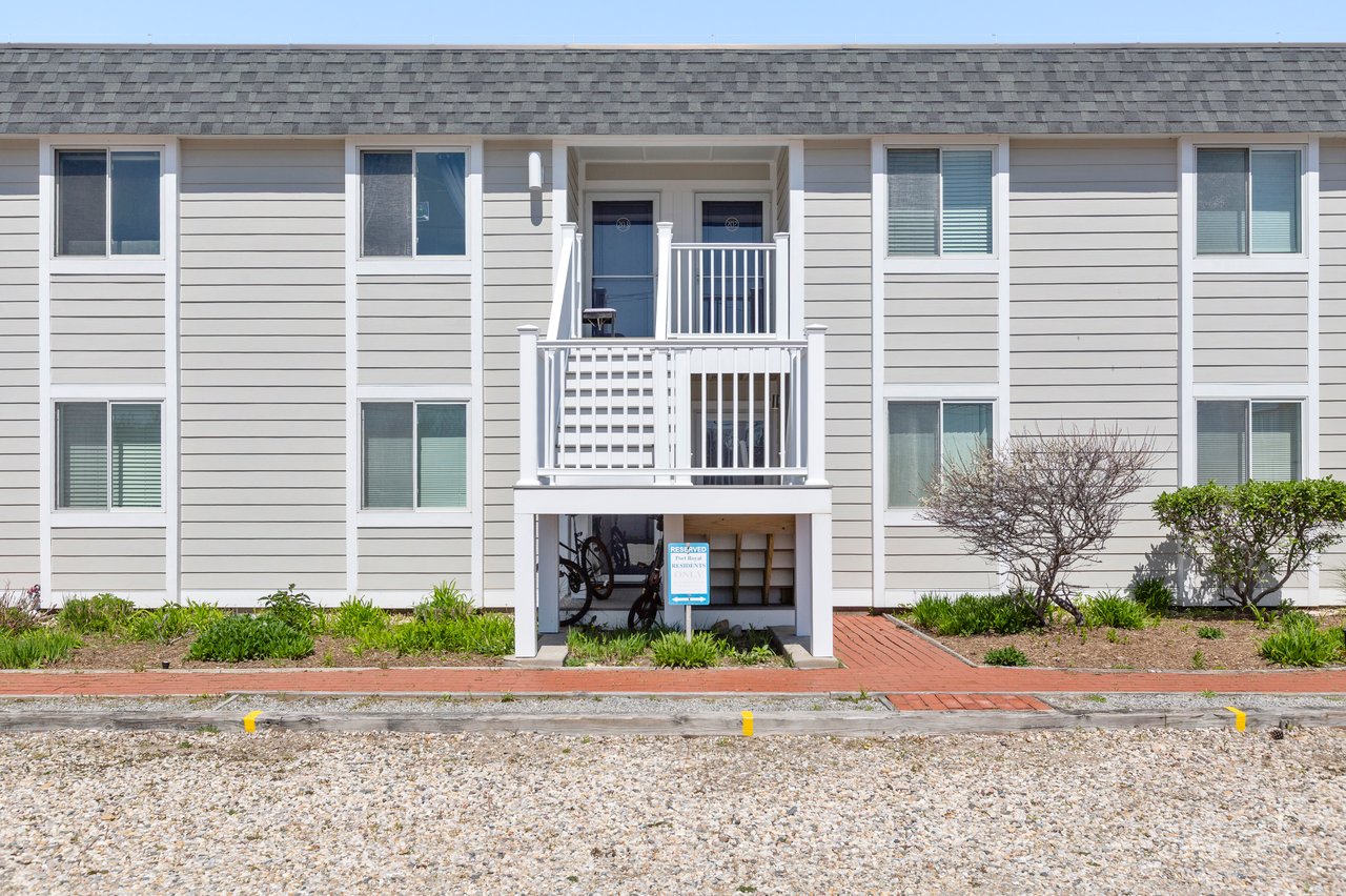 16 Navy Road, Unit 202