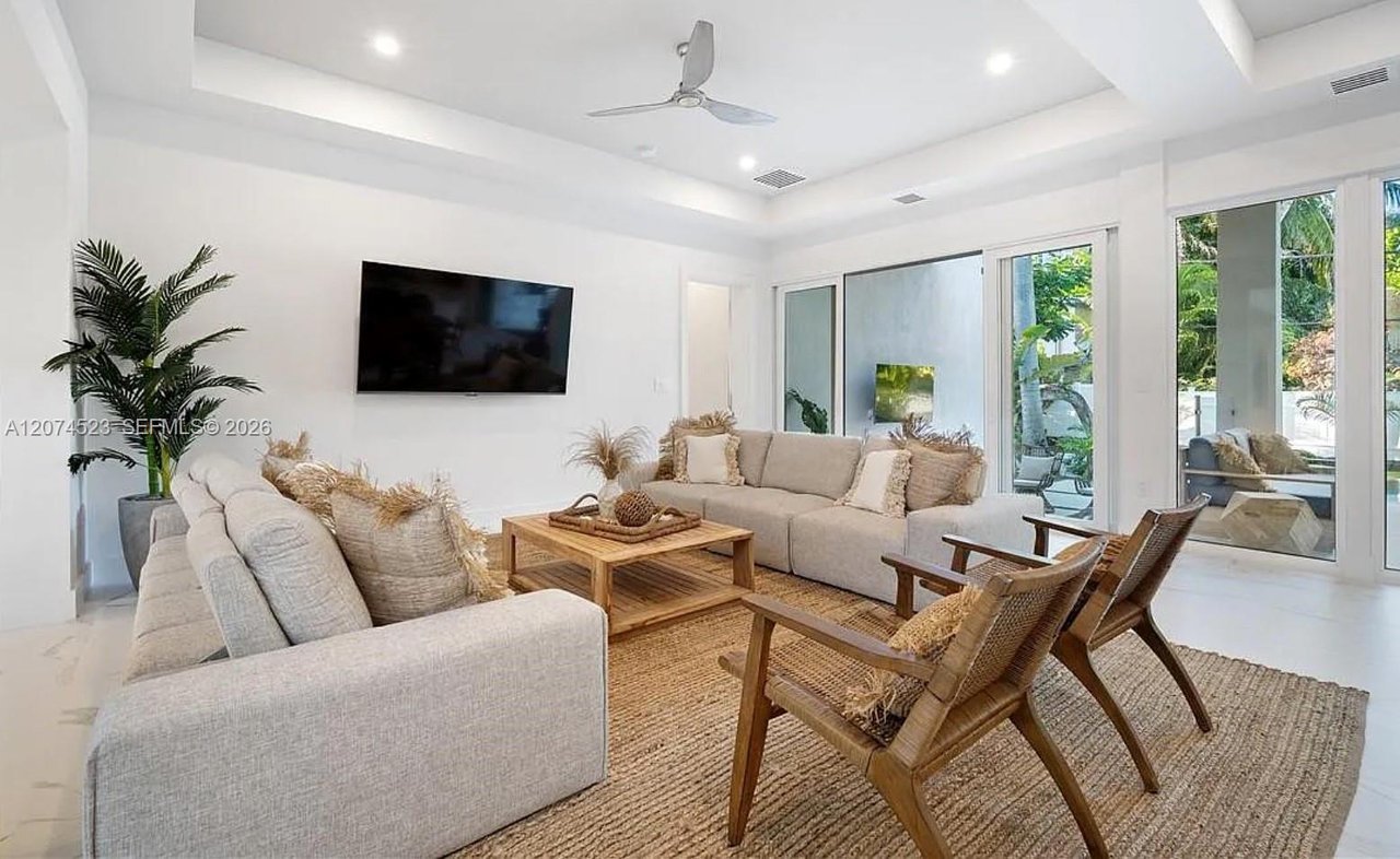 607-se-6-streetfort-lauderdale-fl-home-for-sale-living-area