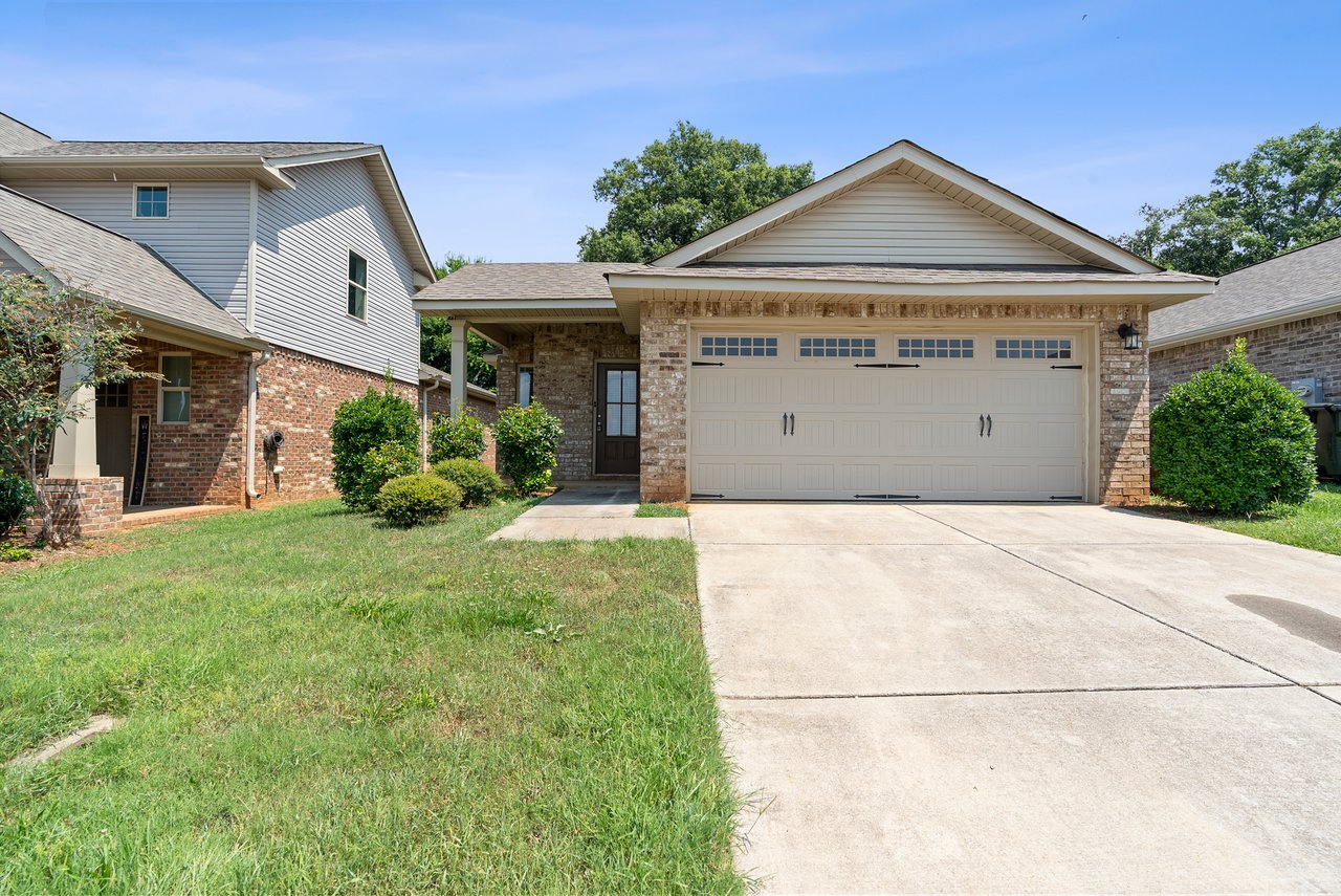 MADISON CITY SCHOOLS! Charming Home in a Great Location!