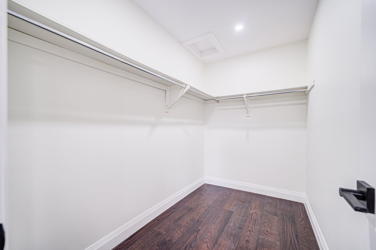 1126 Berkshire Crt