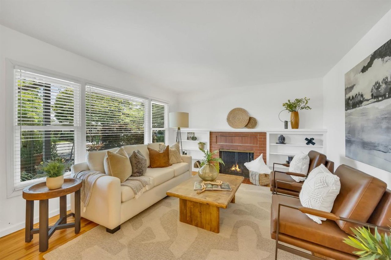 1345 Pauline Dr