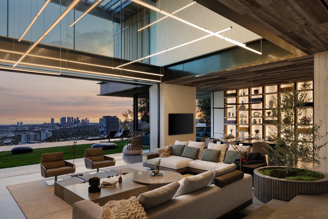 8741 St Ives Dr, Hollywood Hills