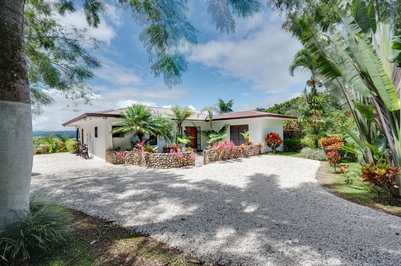 Casa Blanca | Multi-Villa Estate with Lake Views - Nuevo Arenal