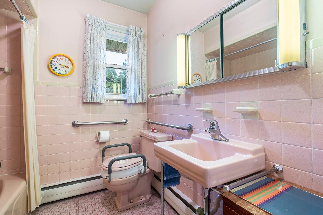 2186 Polk Valley Road