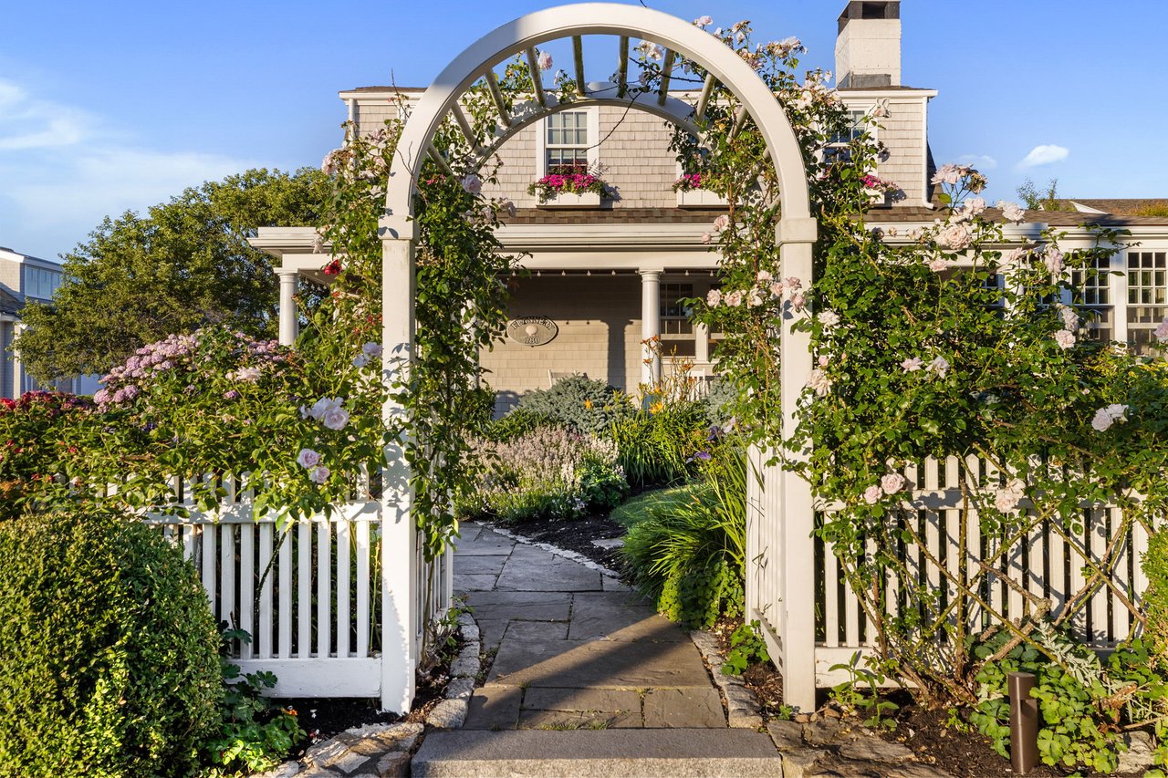 180 Edward Foster Rd, Scituate