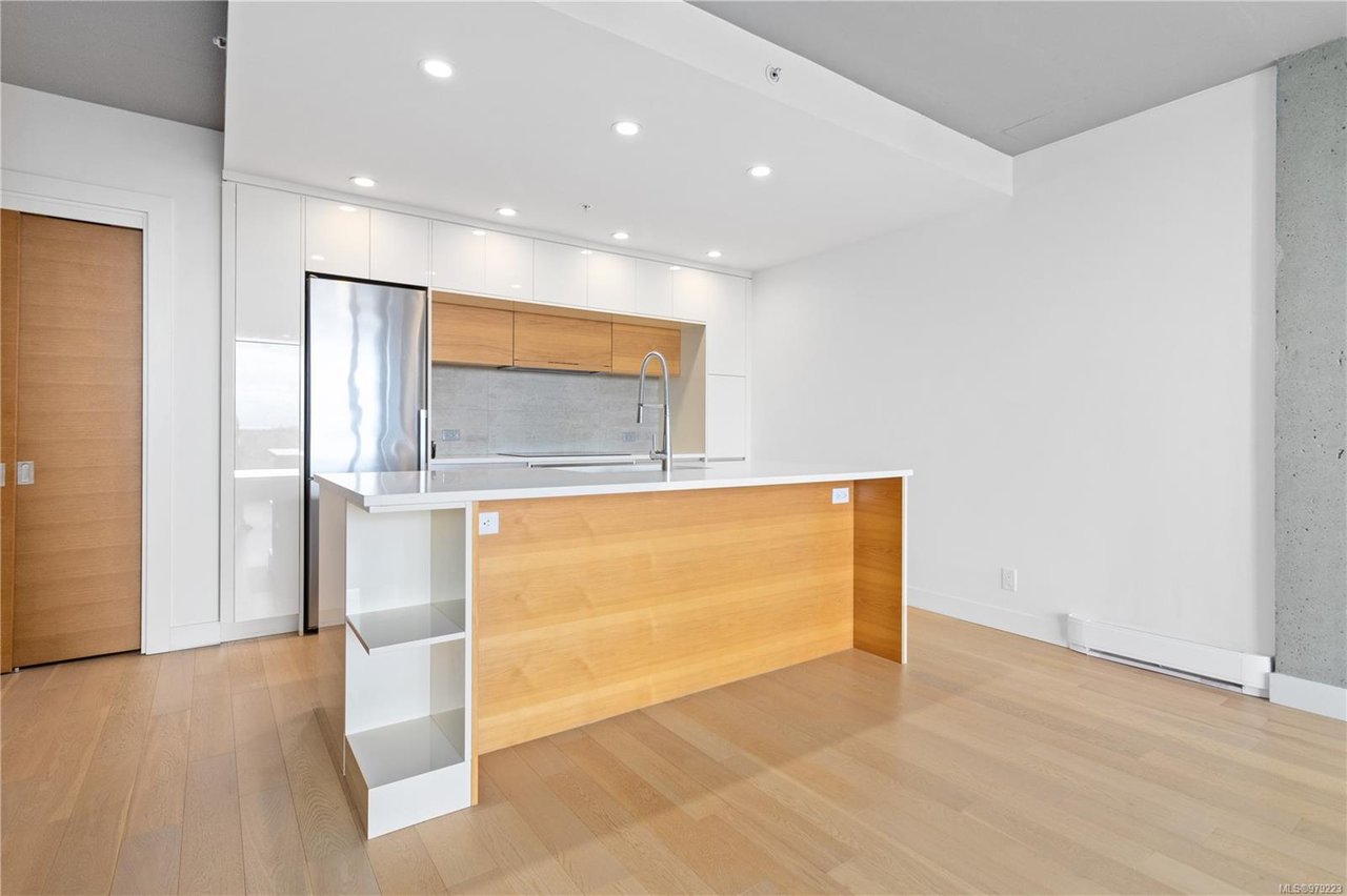 1101-989 Johnson St, Victoria
