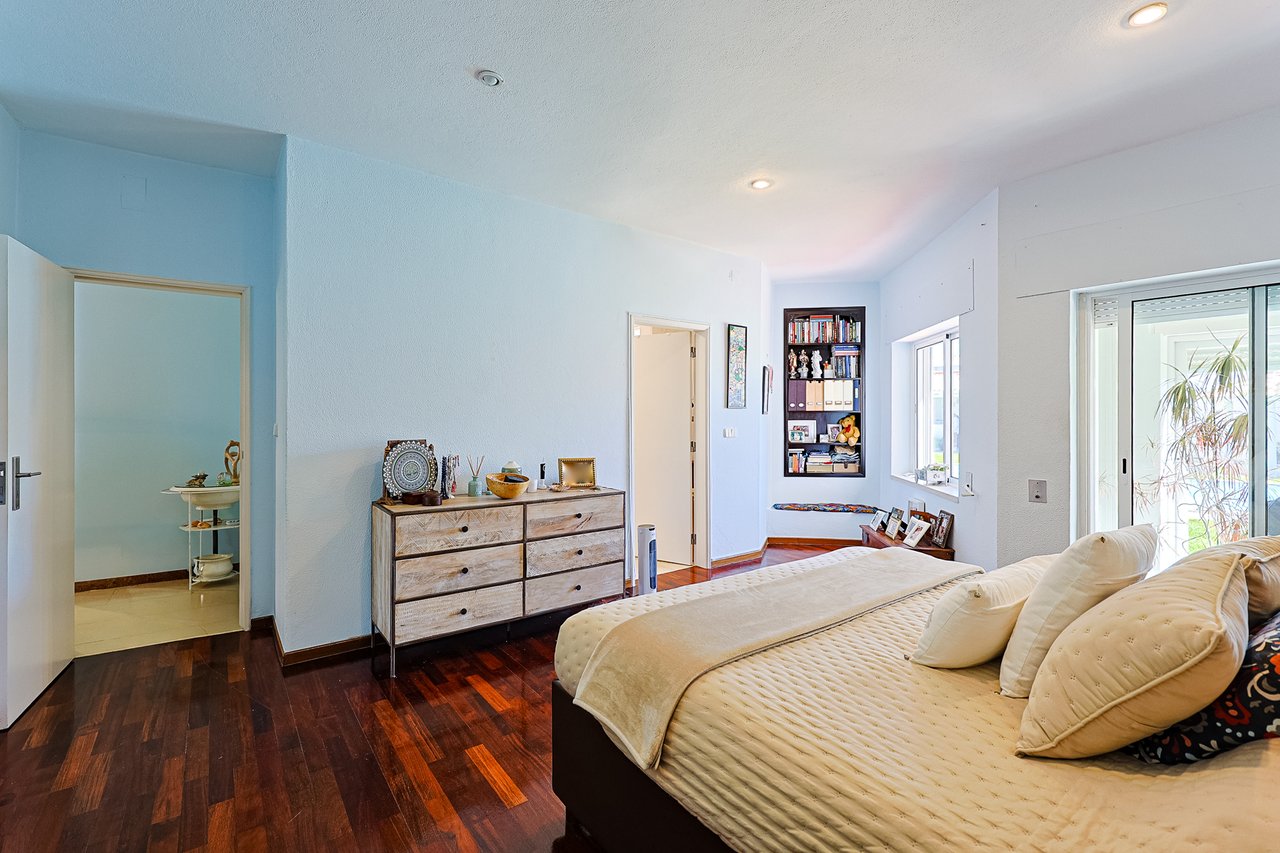 Exclusive 4,000 m² Estate in Azeitão with Tennis Court, Spa & Approved Development Project