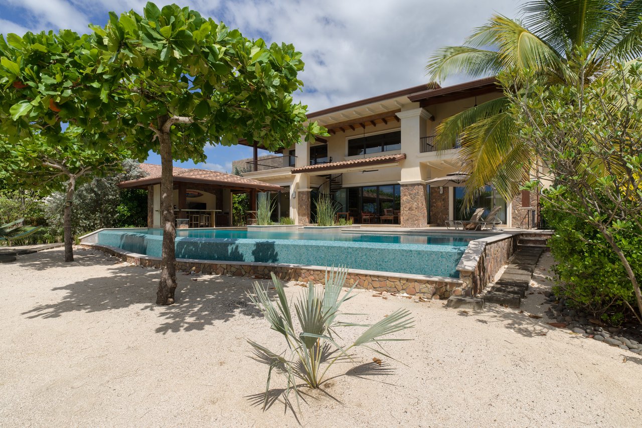 Avellanas Beachfront Home ¨La Choza¨