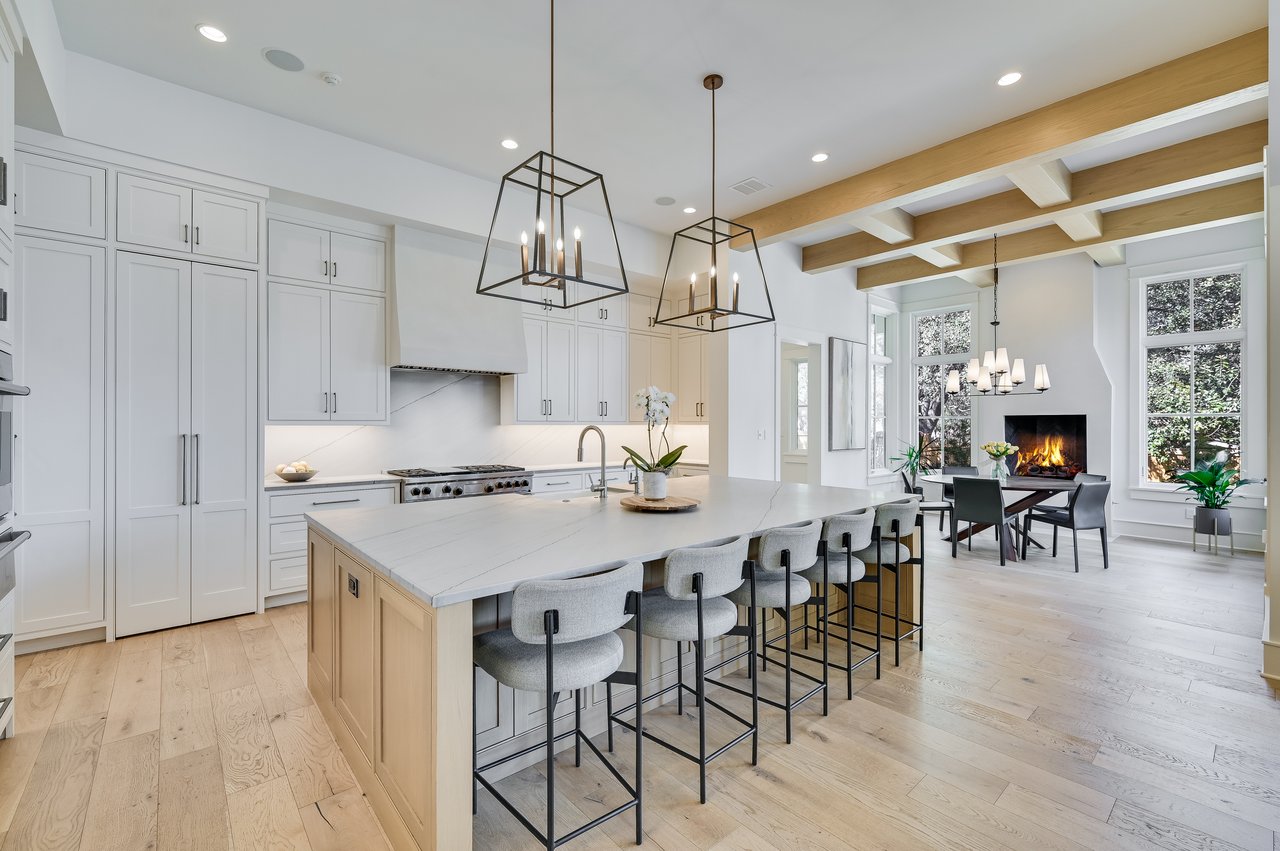 4907 Rollingwood Drive