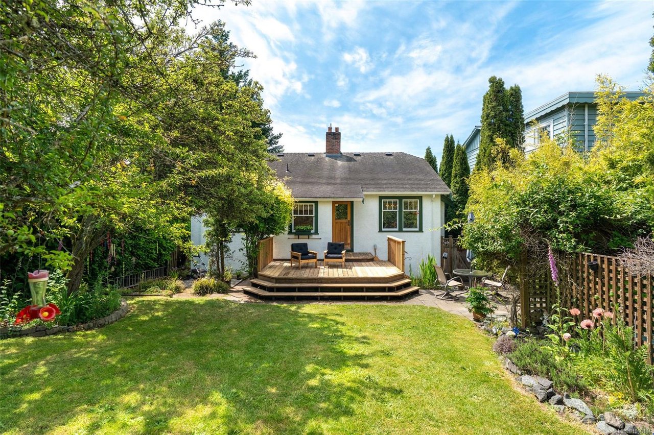 1924 Forrester St, Saanich