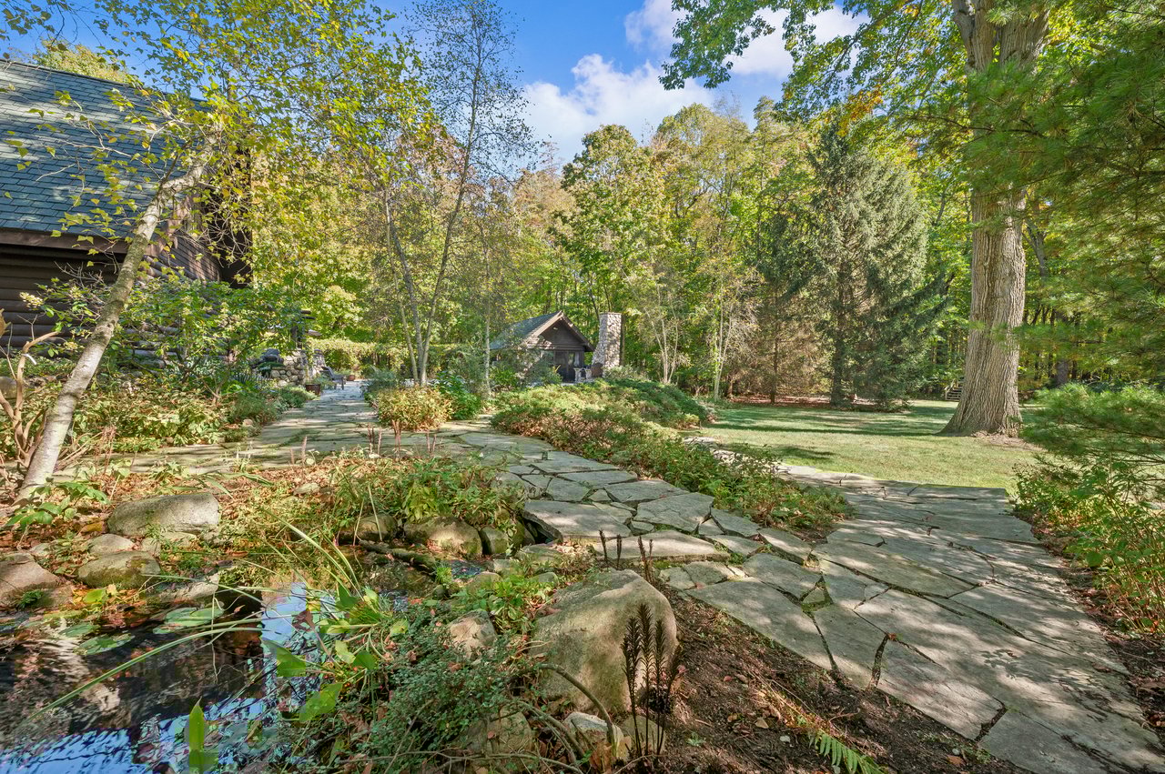 14657 Lakeshore Road