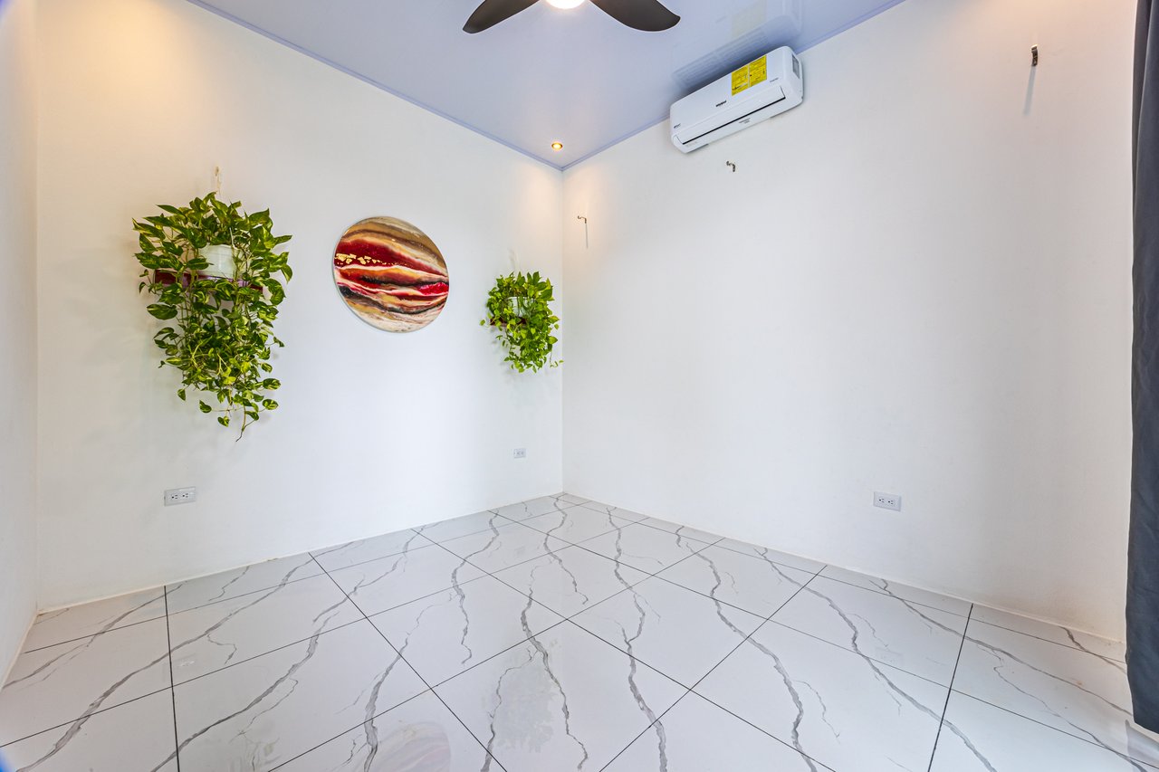 Comfortable 3-Bedroom Pool Home Near Beaches, Parks, and Restaurants