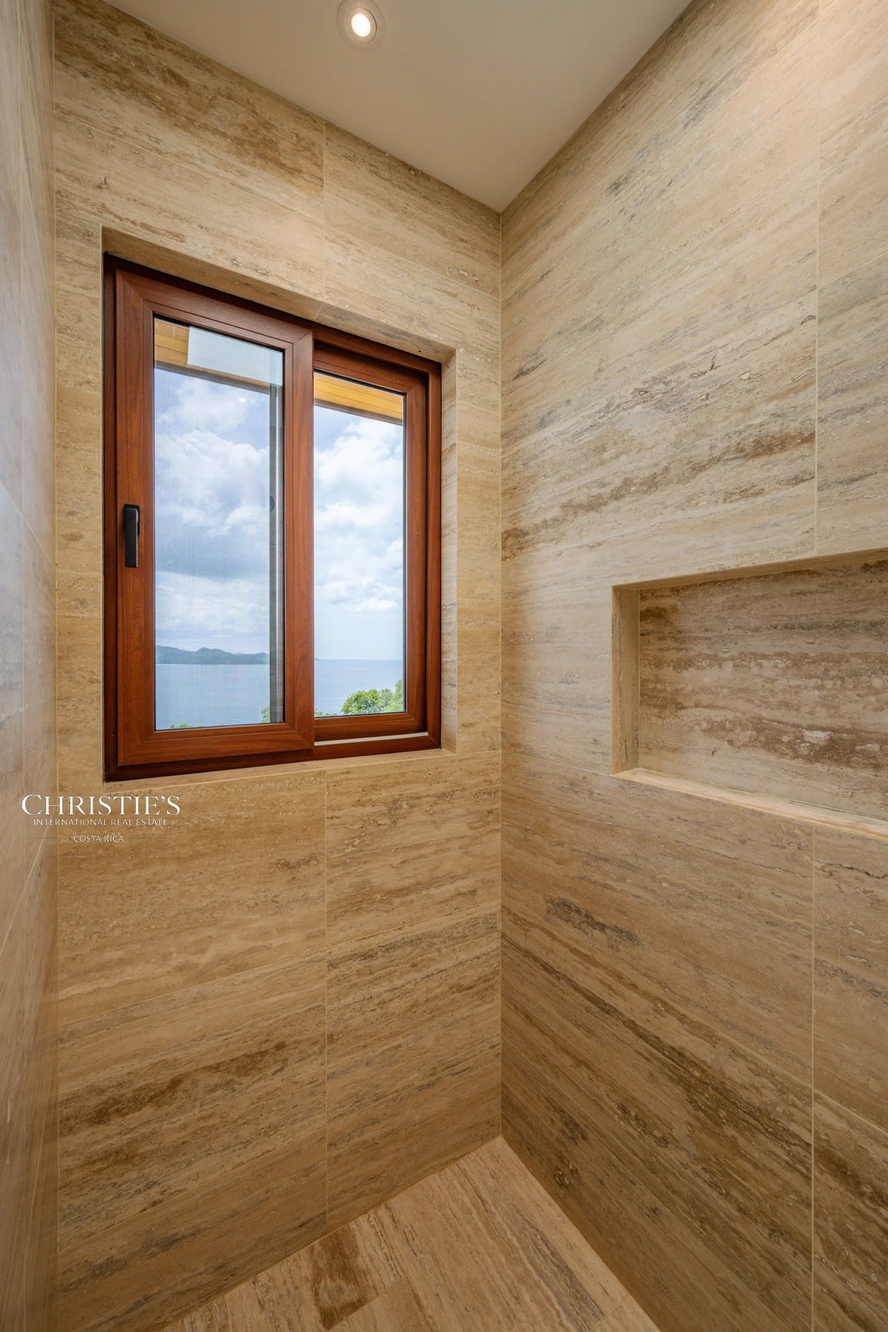 Spectacular 360° Ocean Views in Flamingo Beach