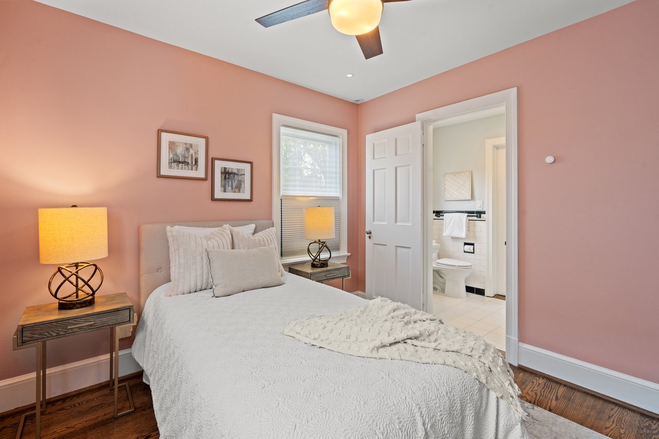 21 W Oak Street