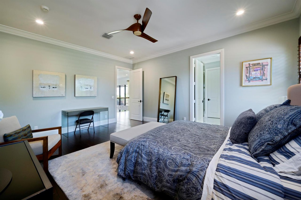 1950 Portage Landing N