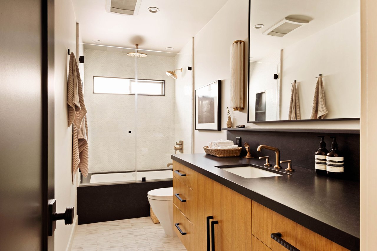  446 San Vicente Blvd #304, North of Montana