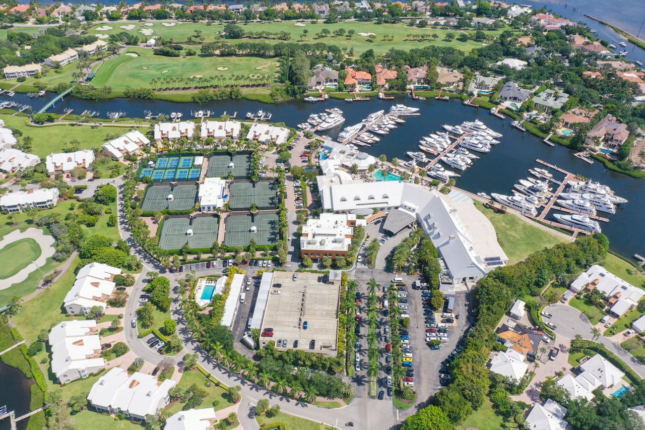 Admirals Cove