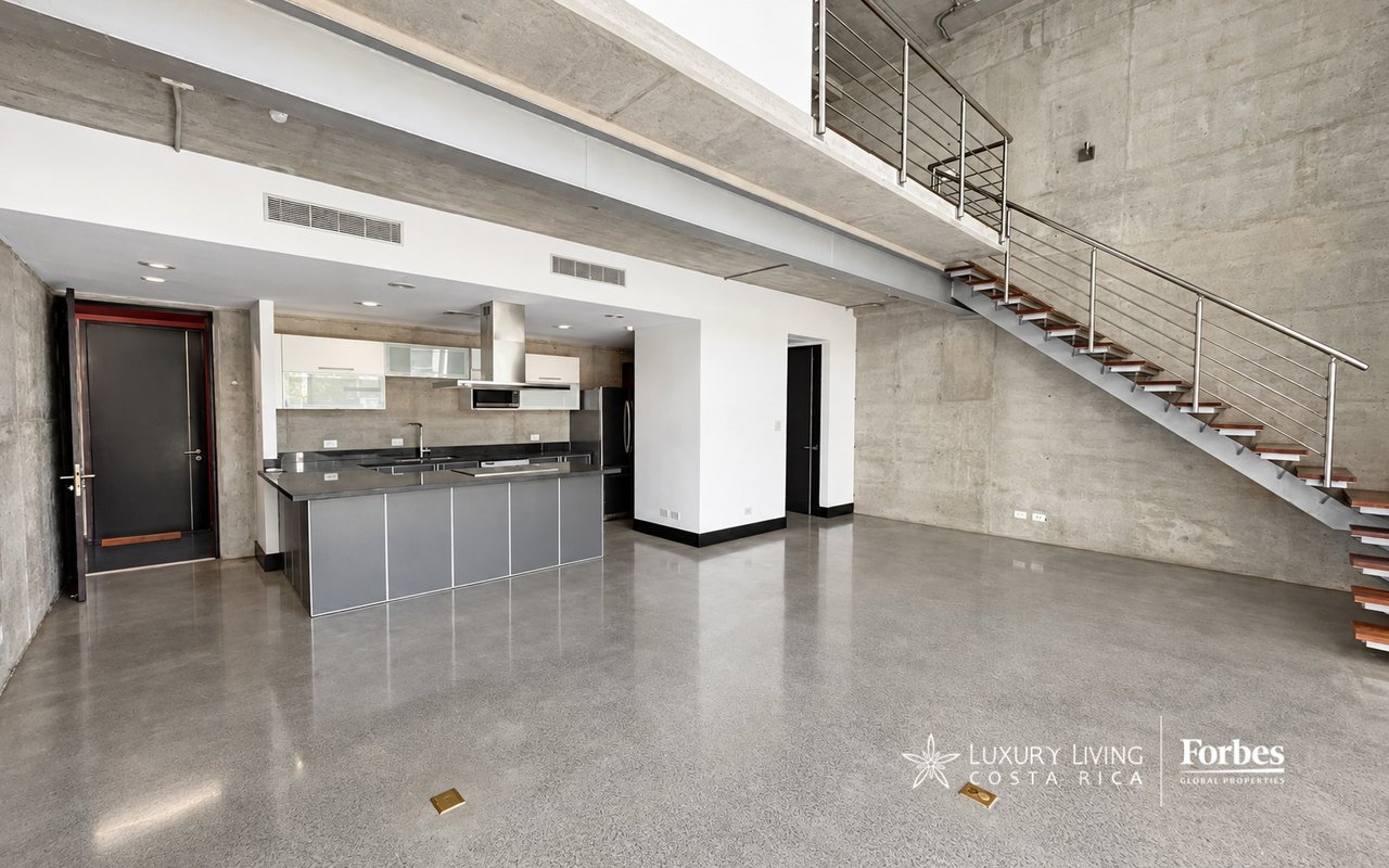 21308 - Two level Loft-style Apartment on Avenida Escazú