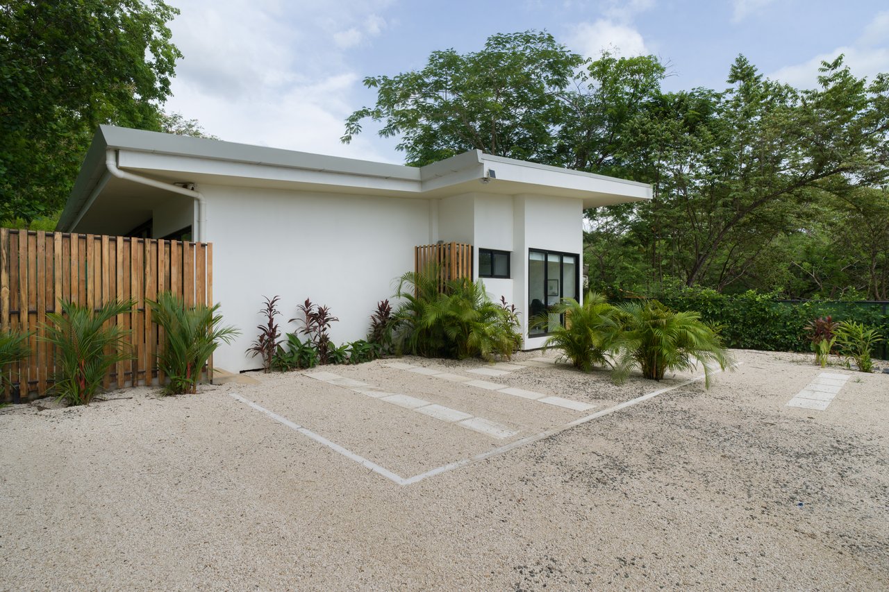Villa Los Jobos Garden #1 | Modern 4-Bedroom Villa Just 5 Minutes from Tamarindo Beach – Newly Remodeled and Move-In Ready
