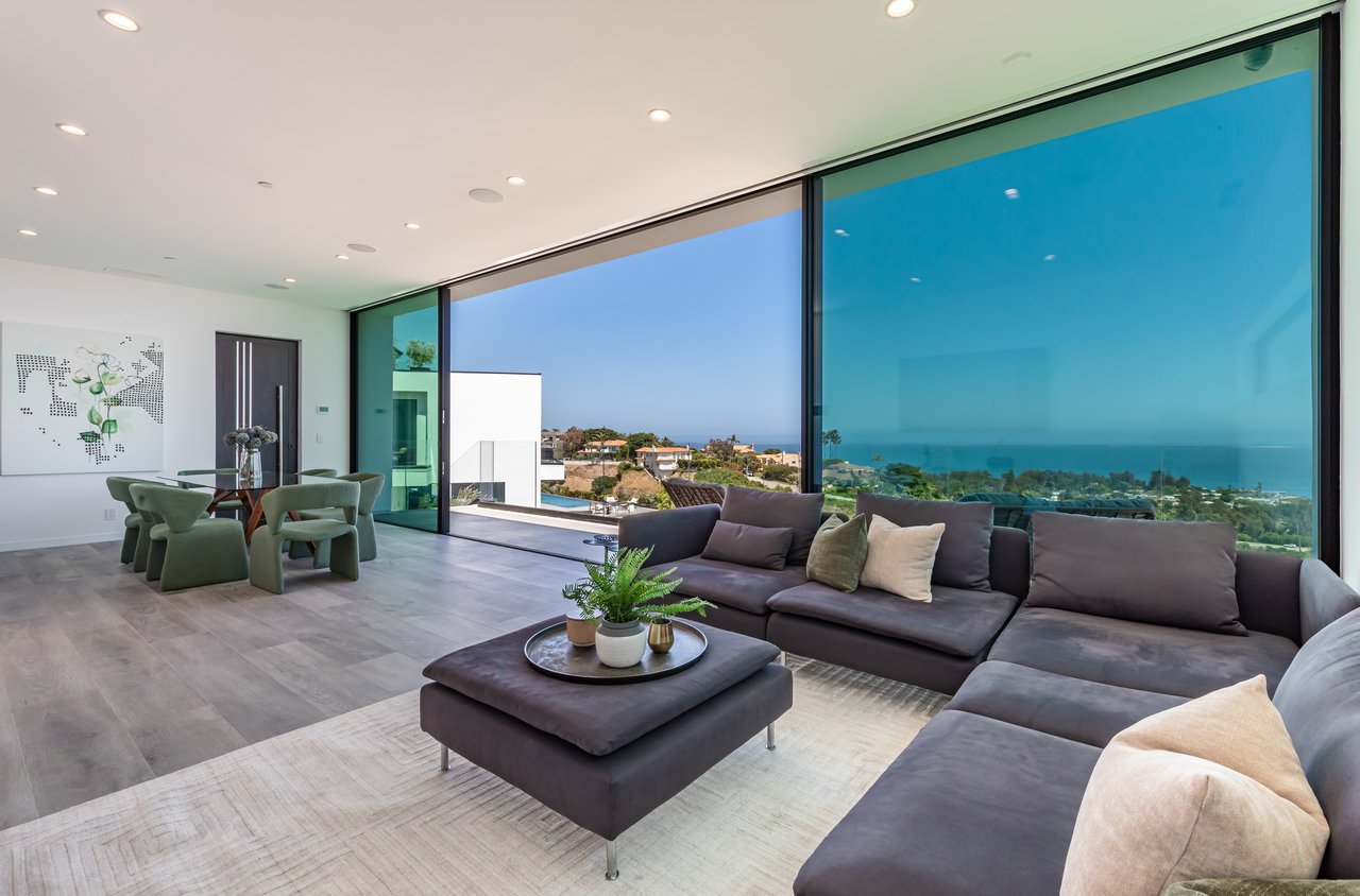 6156 Zumirez Dr