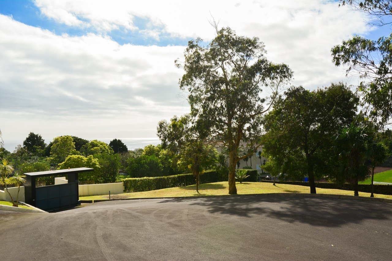Luxury 4-Bedroom Villa with Indoor Pool – São Miguel, Azores