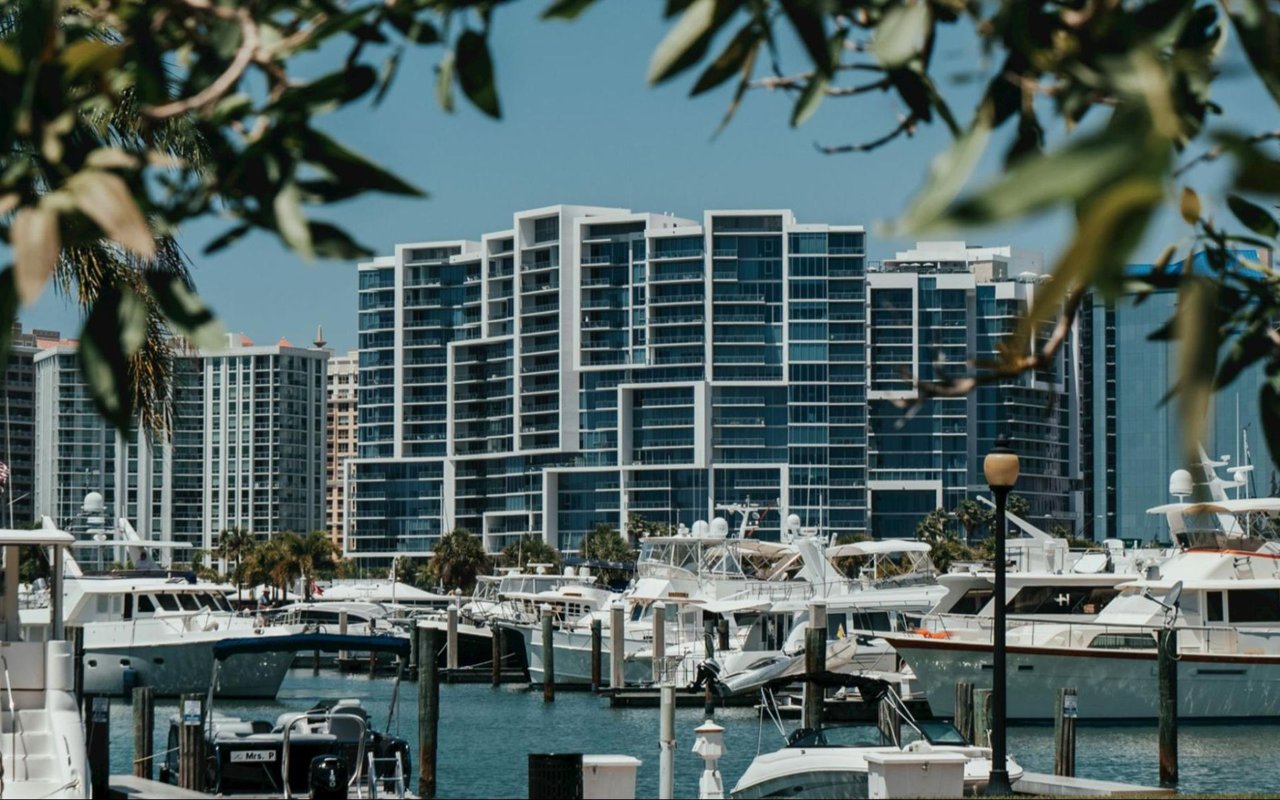 Sarasota’s Luxury Condominiums: The Pinnacle of Urban Elegance with Coastal Views