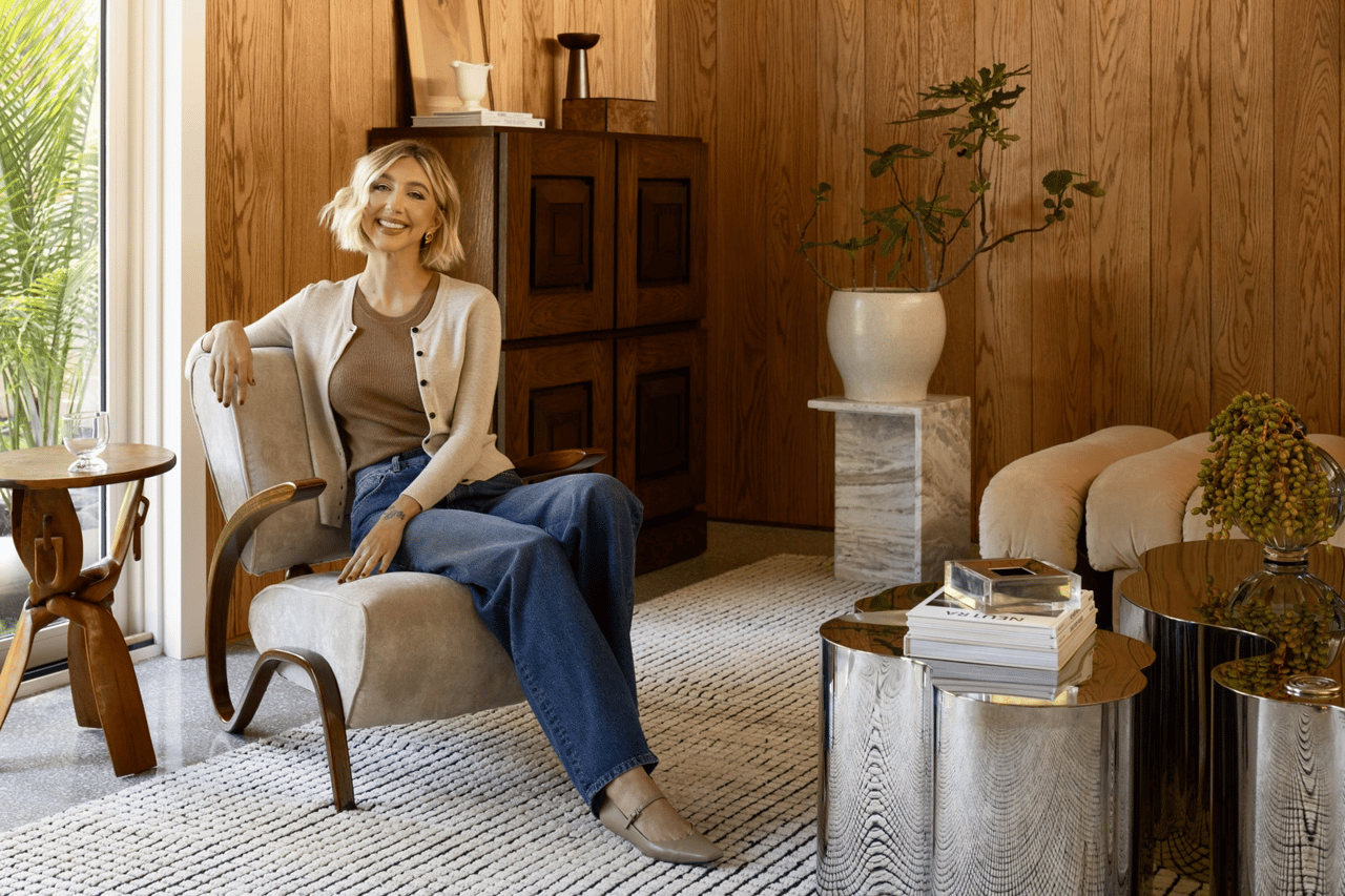 Inside SNL Star Heidi Gardner’s Midcentury Home, a Disco Fantasy Come True