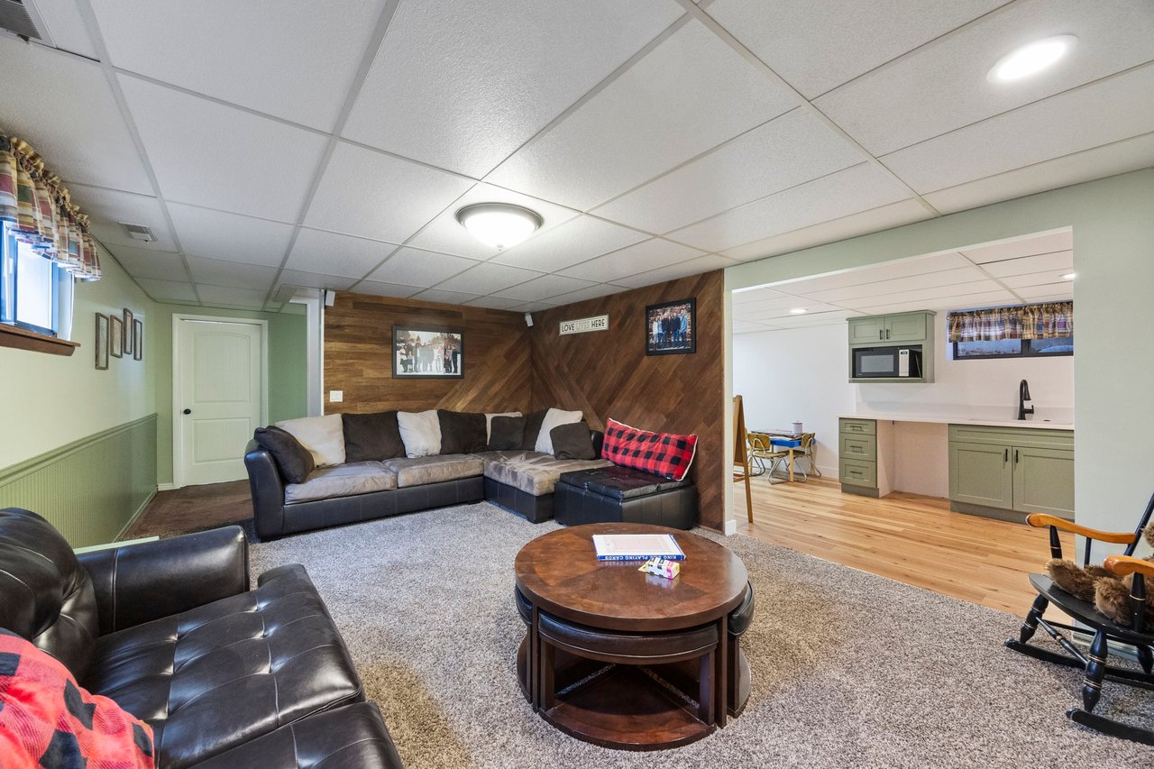 4372 S Hawarden Cir