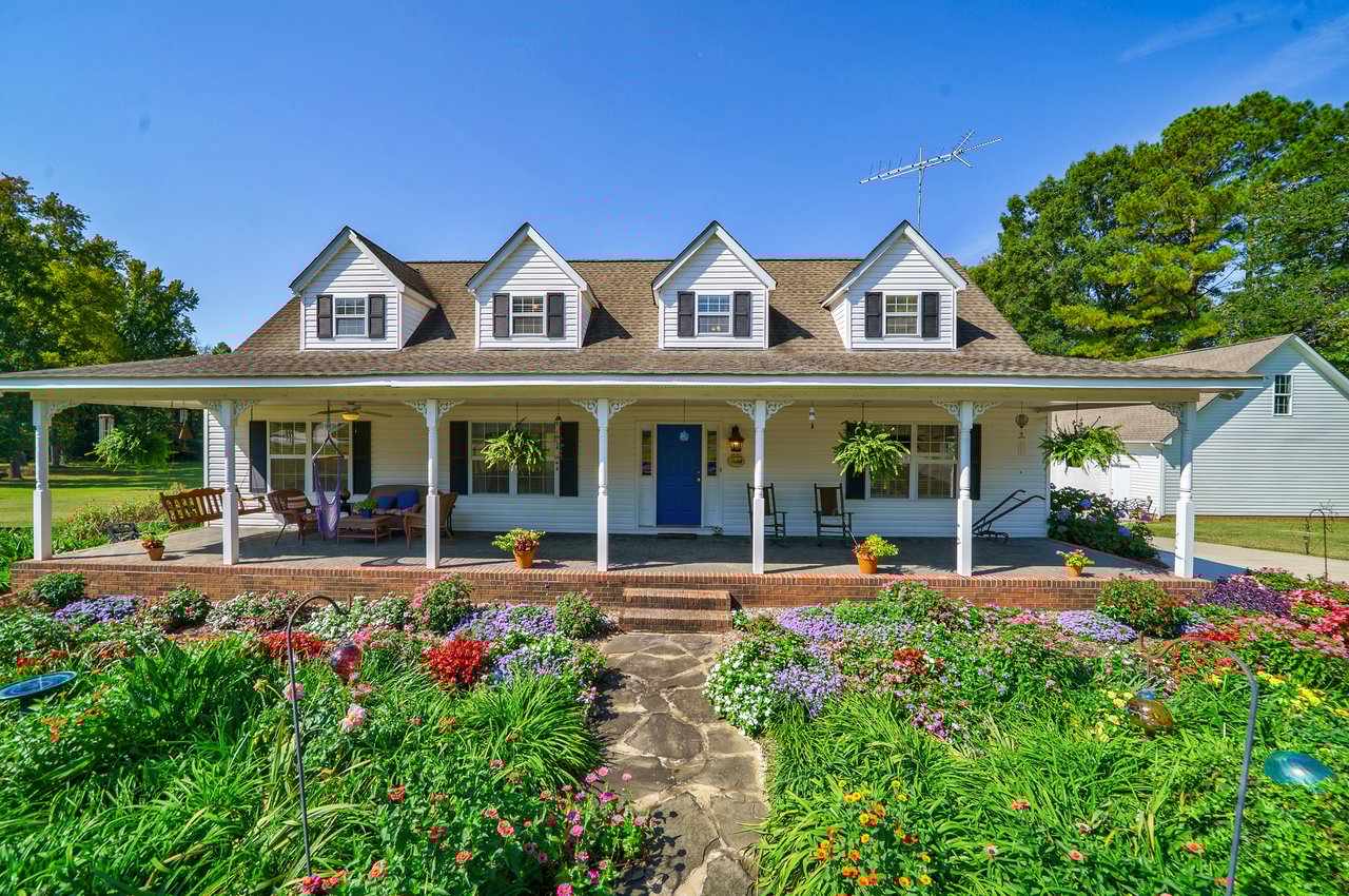 Country Charm meets Convenience - Concord, NC Farm