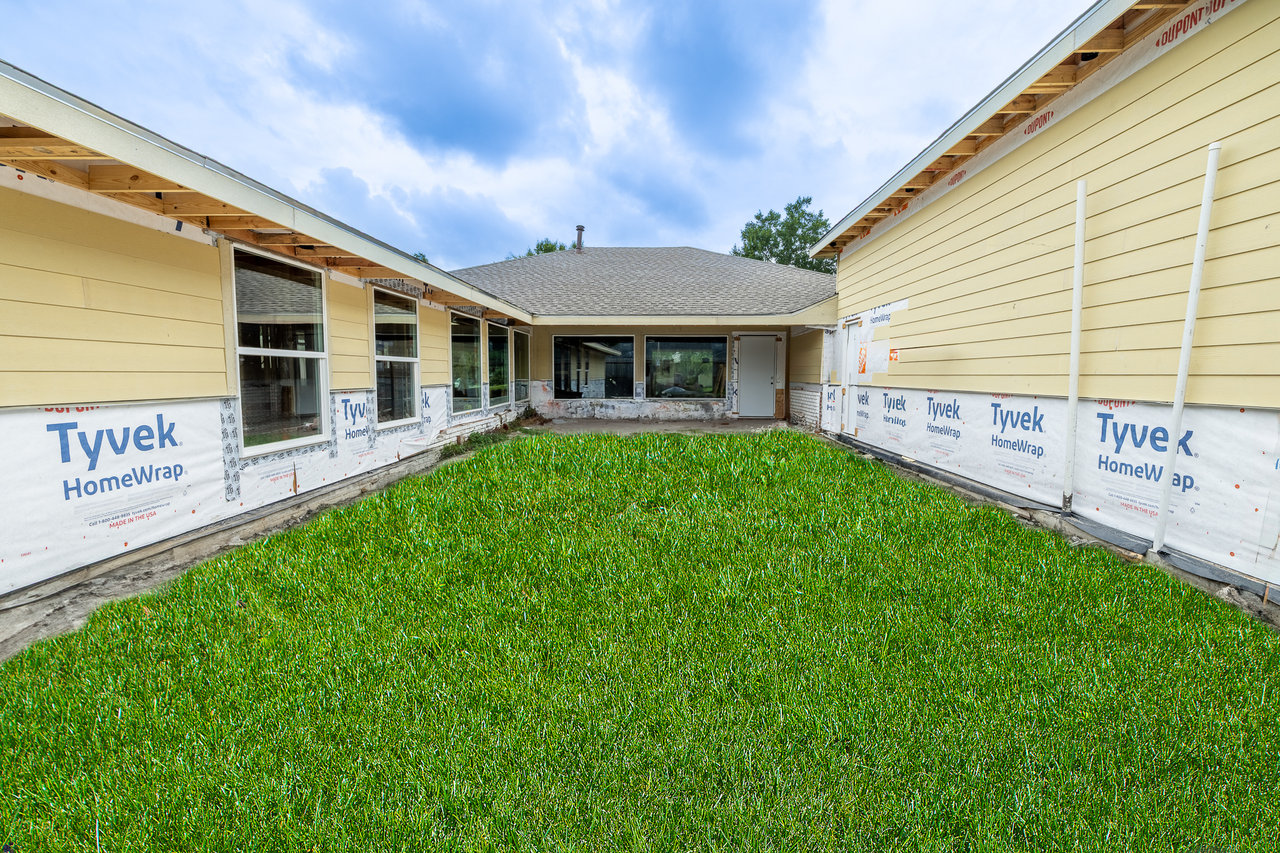 Private Listing In Westbury