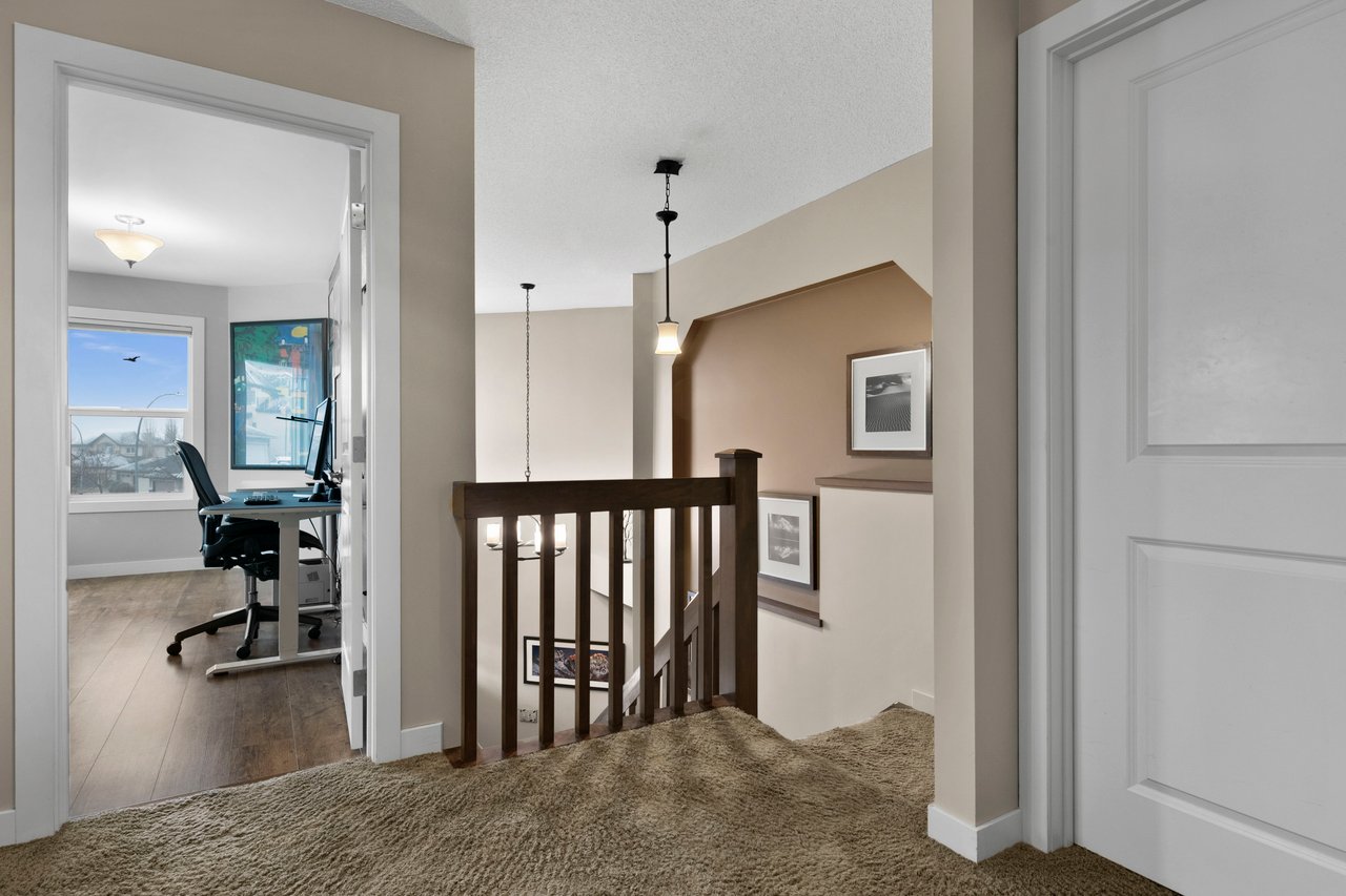 7 Valley Creek Bay NW