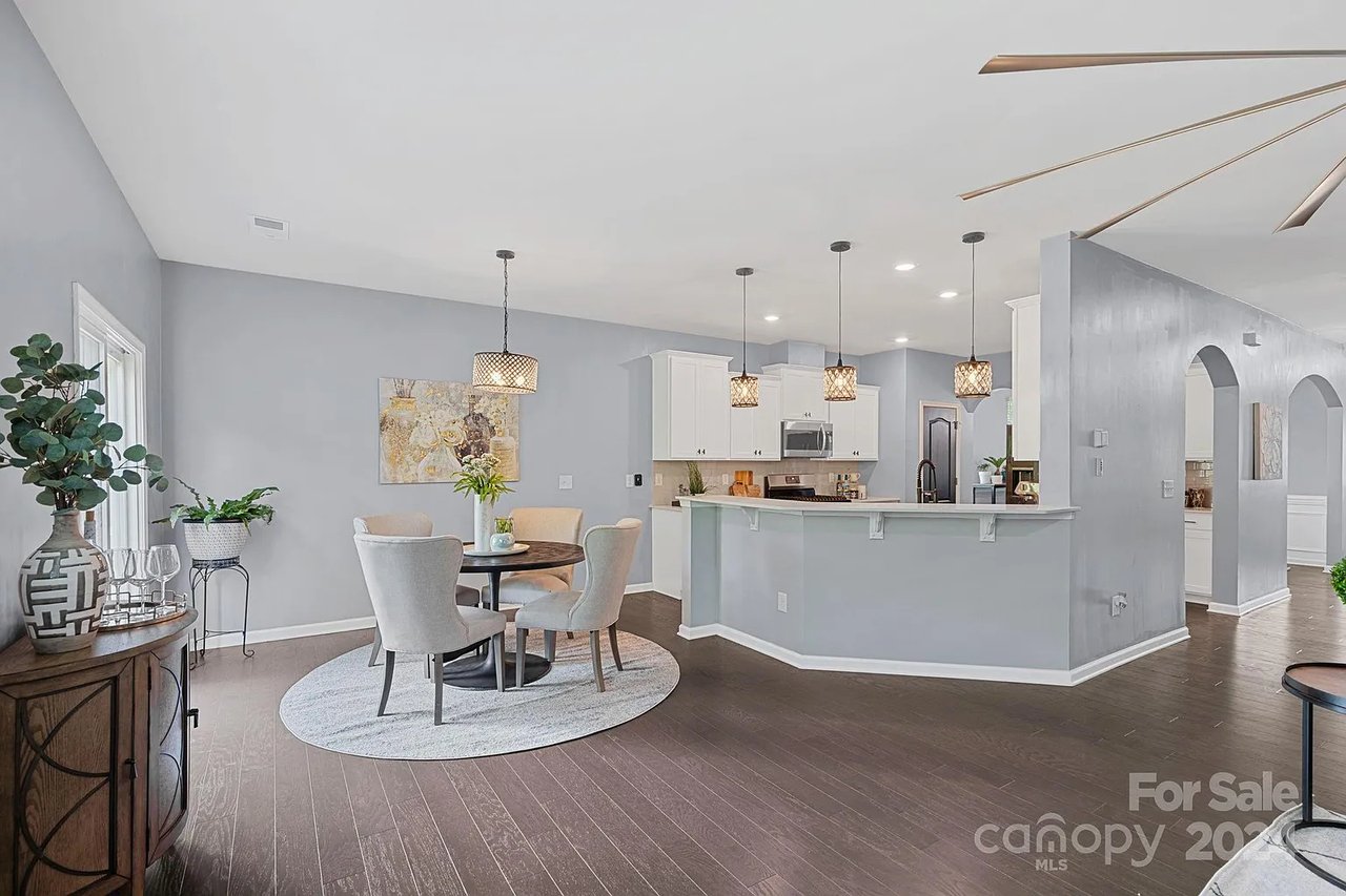 916 Pecan Tree Ln